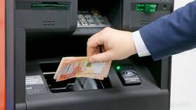 Почему Тинькофф не принимает купюры 100 рублей в Лаура Марлин